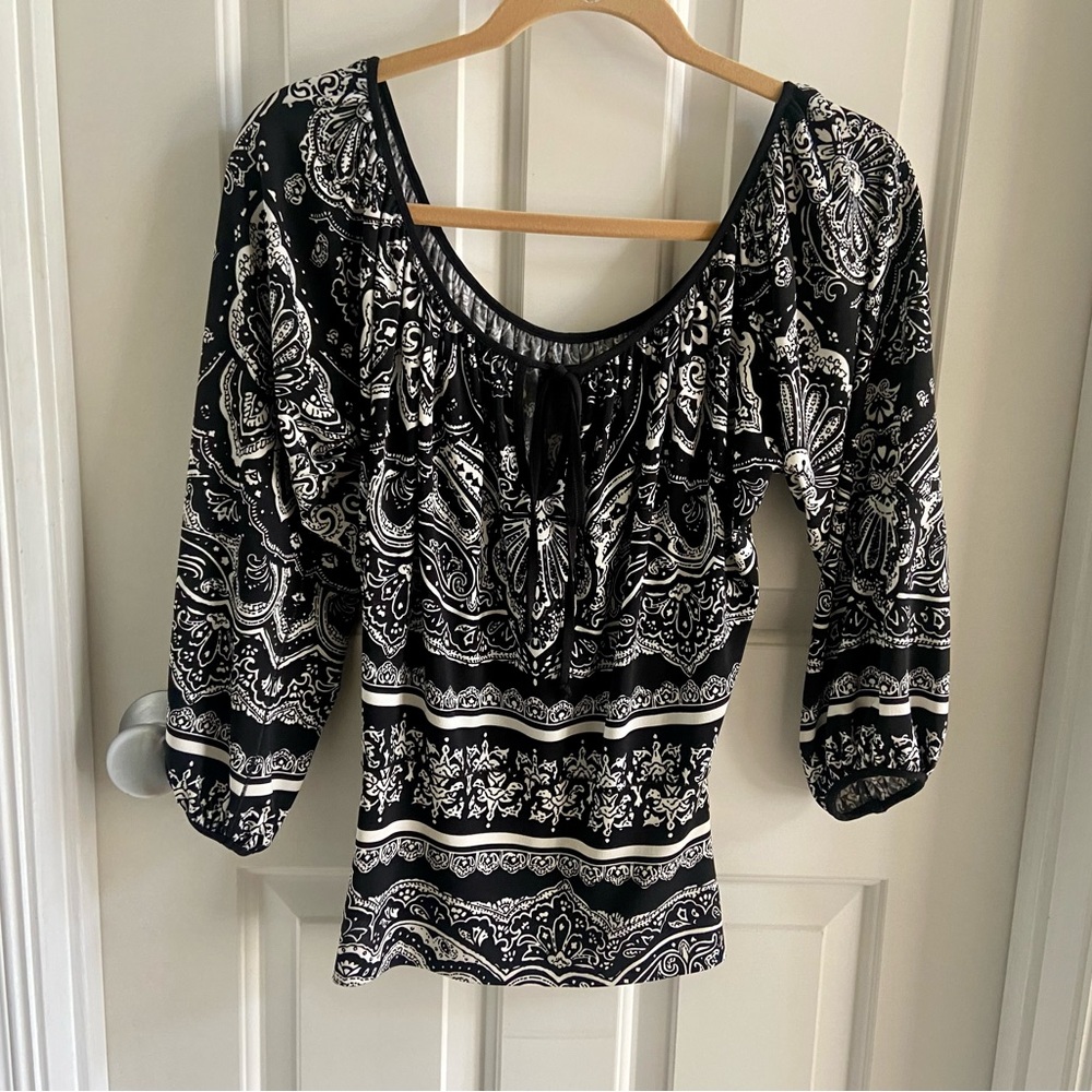 Super cute drapy top - spandex